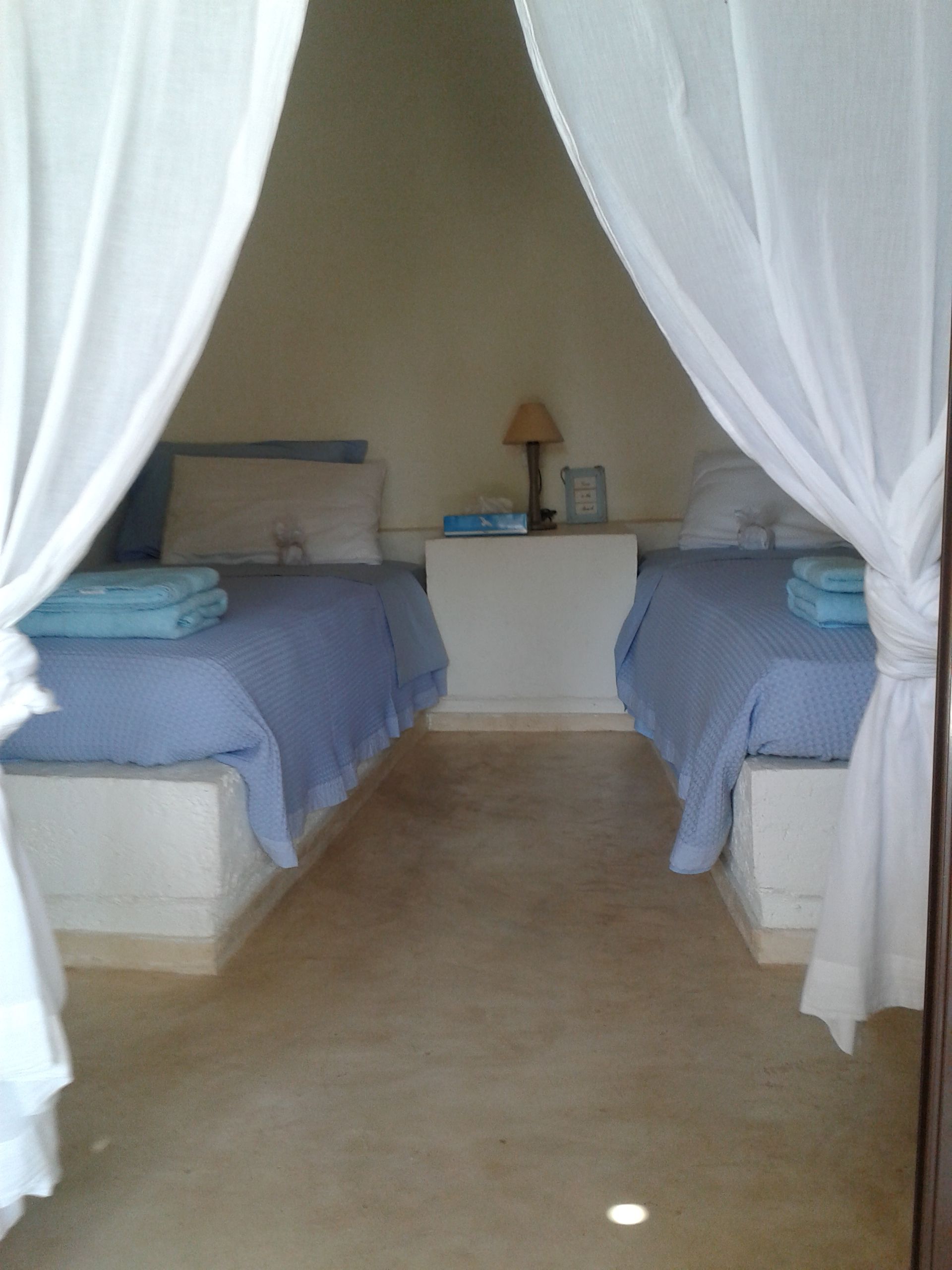 Twin bedroom with two single beds
